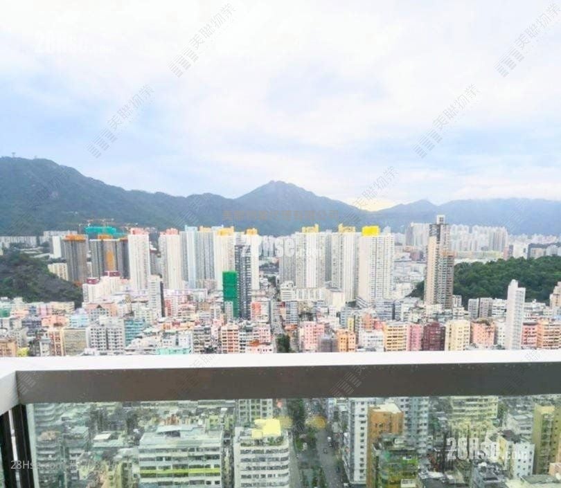 Park One Sell 3 Bedrooms , 1 Bathroom 418 ft²