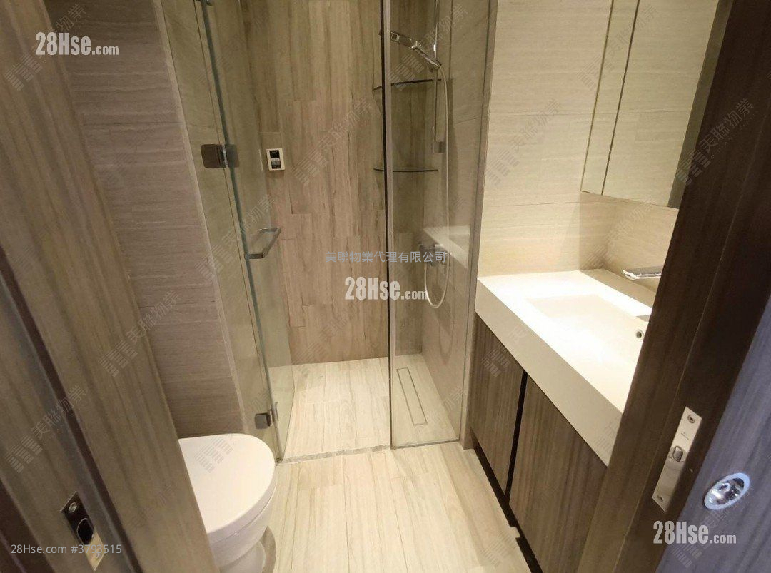 Park One Sell 3 Bedrooms , 1 Bathroom 418 ft²