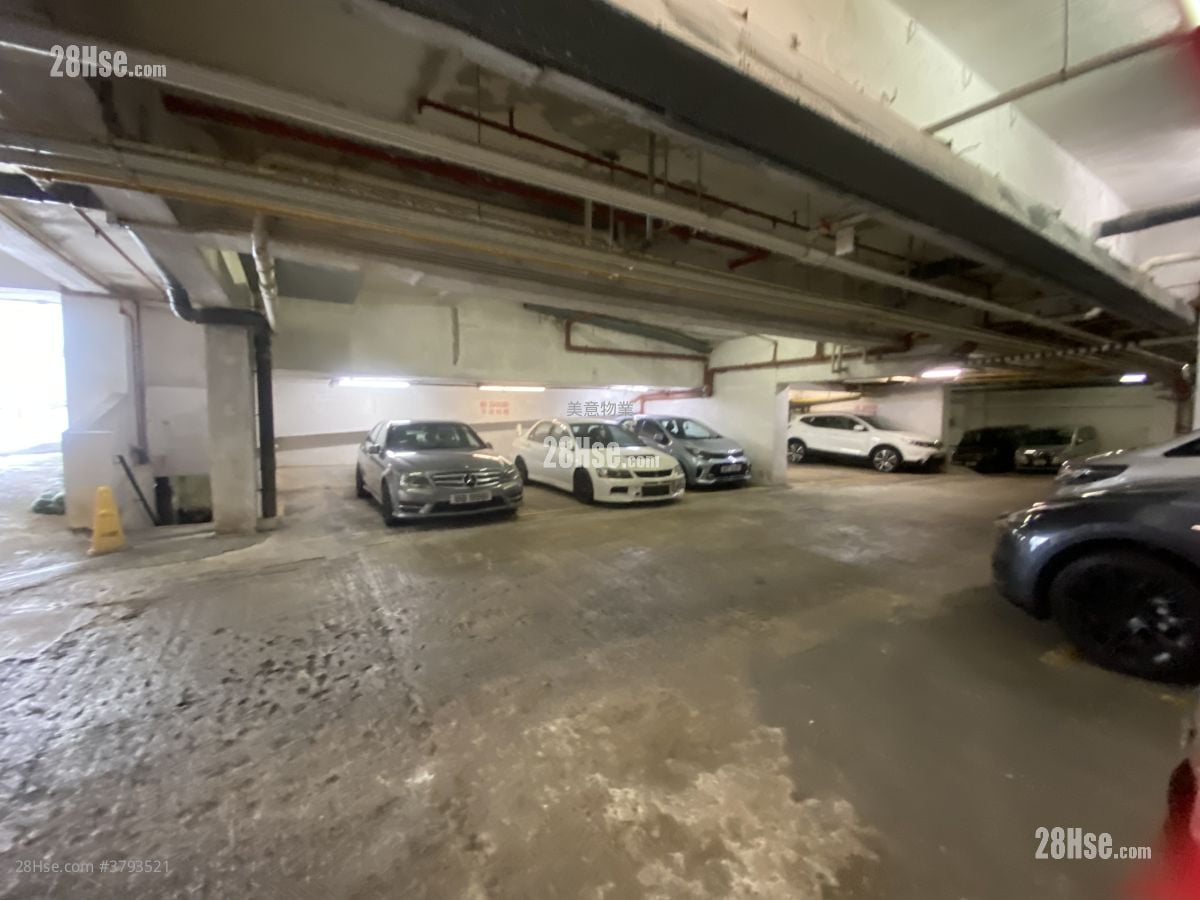 Regal Court Sell 3 Bedrooms , 3 Bathrooms 860 ft²