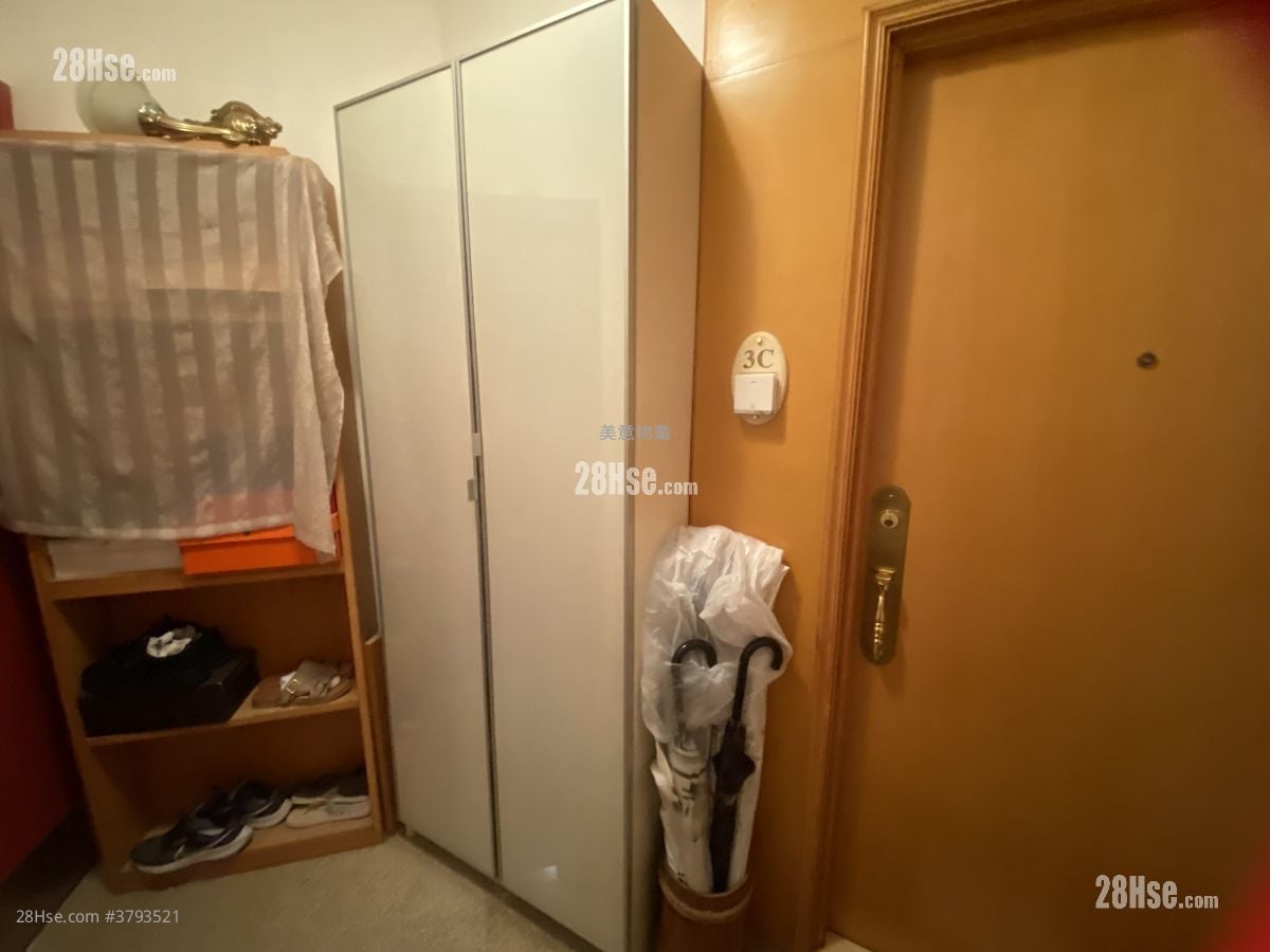 Regal Court Sell 3 Bedrooms , 3 Bathrooms 860 ft²