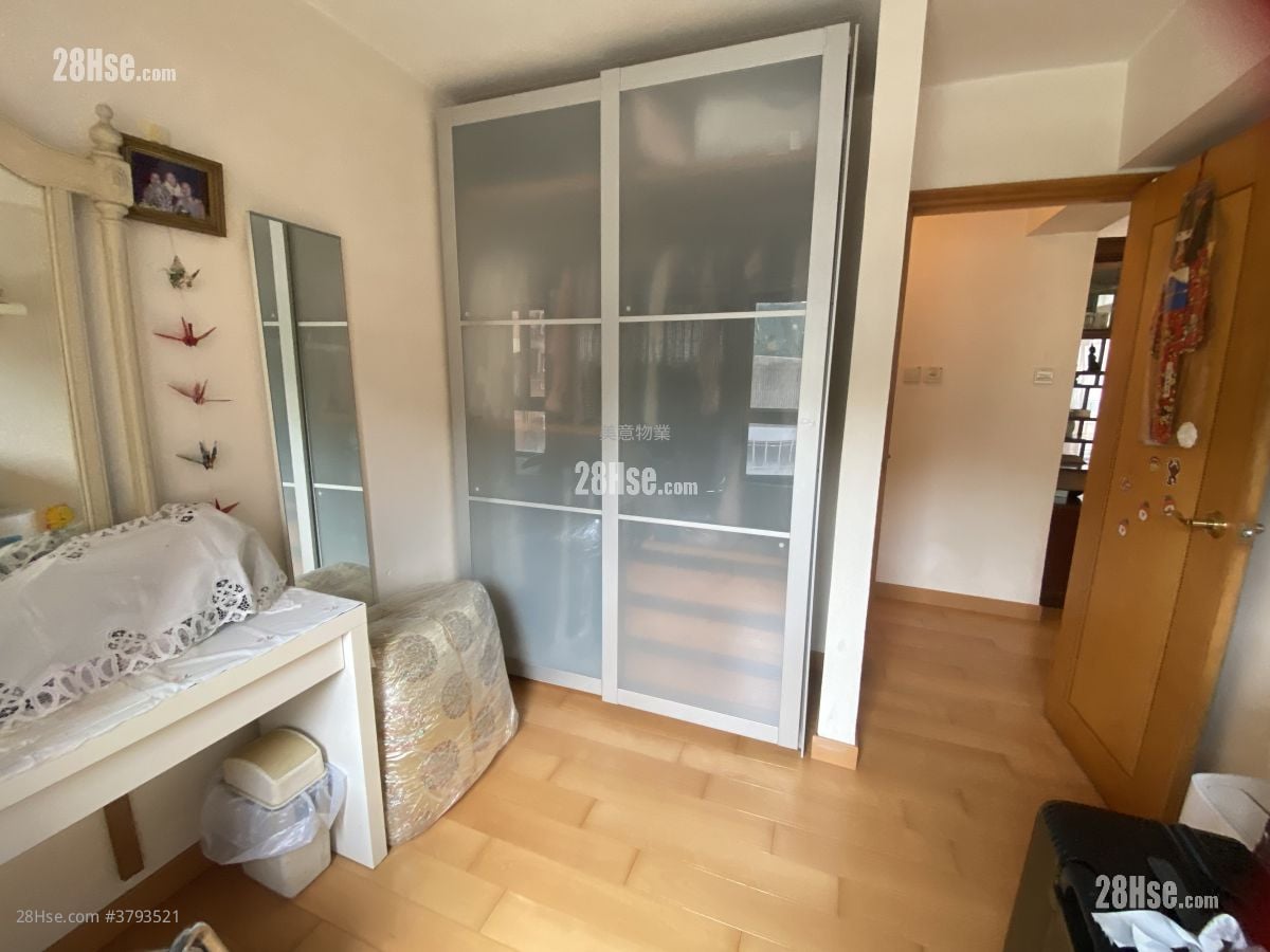 Regal Court Sell 3 Bedrooms , 3 Bathrooms 860 ft²