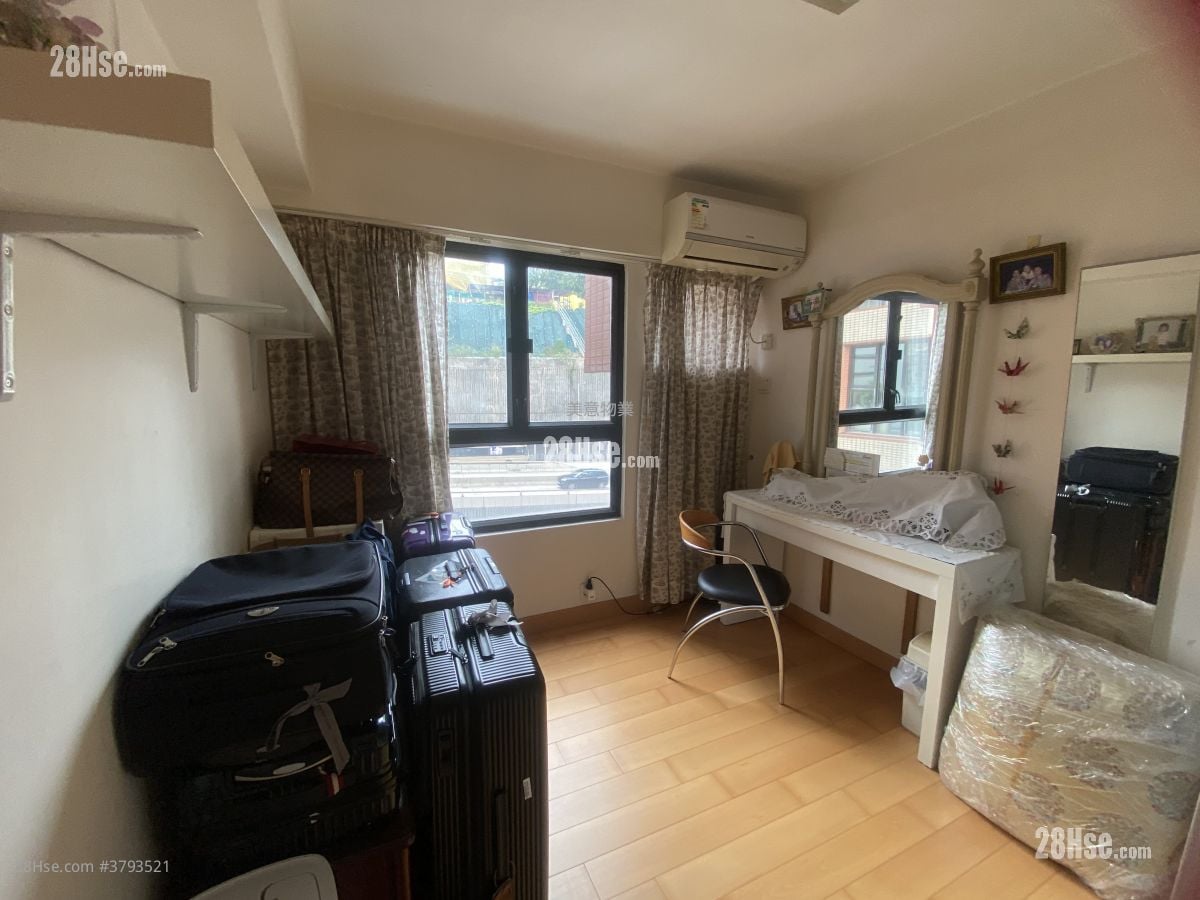 Regal Court Sell 3 Bedrooms , 3 Bathrooms 860 ft²