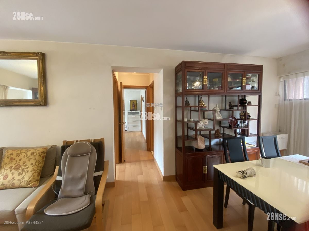 Regal Court Sell 3 Bedrooms , 3 Bathrooms 860 ft²