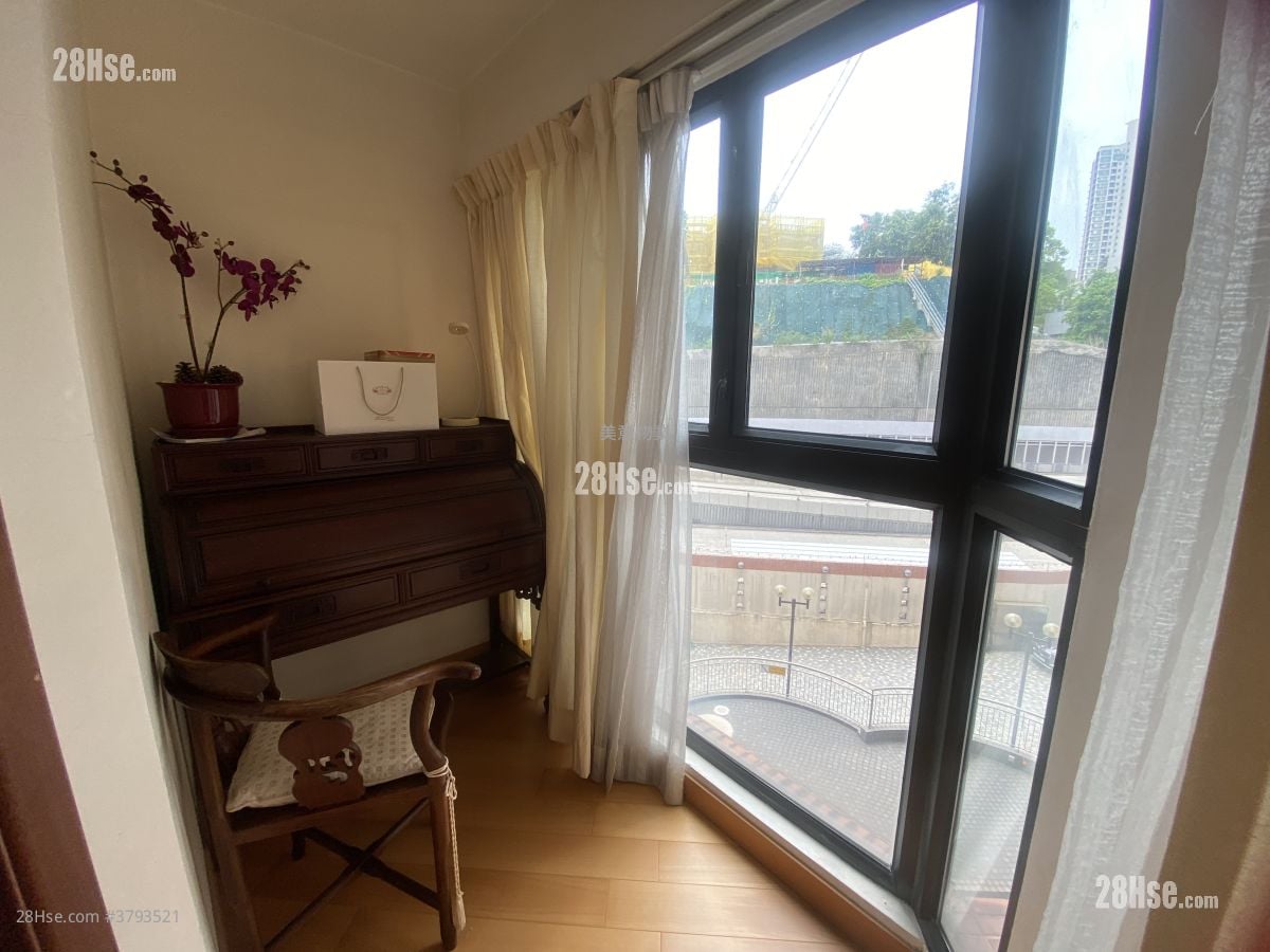 Regal Court Sell 3 Bedrooms , 3 Bathrooms 860 ft²