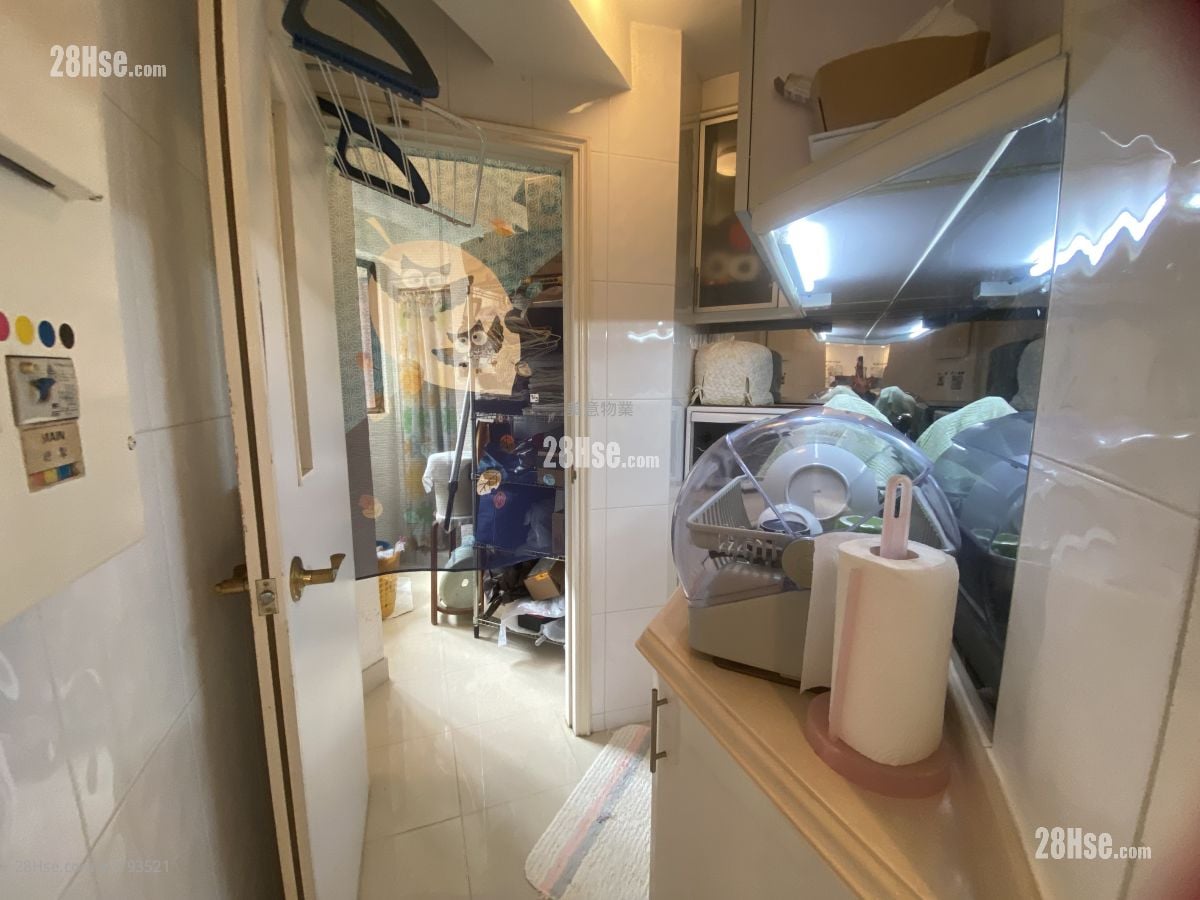 Regal Court Sell 3 Bedrooms , 3 Bathrooms 860 ft²