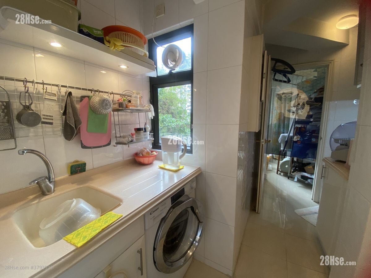 Regal Court Sell 3 Bedrooms , 3 Bathrooms 860 ft²