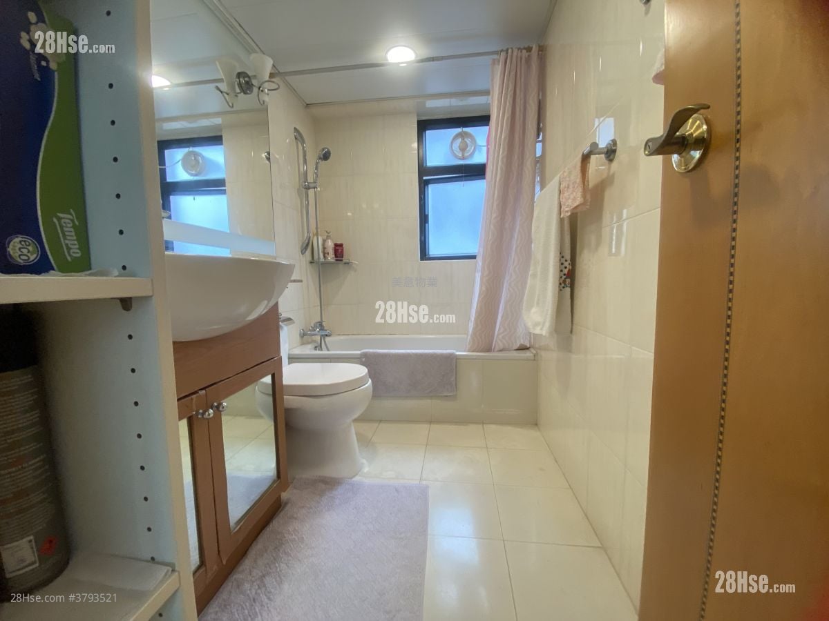 Regal Court Sell 3 Bedrooms , 3 Bathrooms 860 ft²