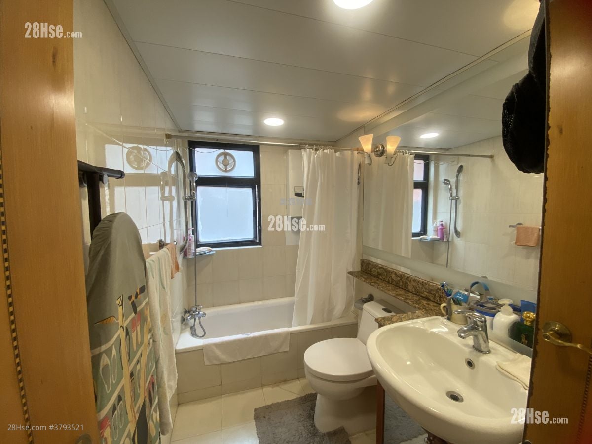 Regal Court Sell 3 Bedrooms , 3 Bathrooms 860 ft²