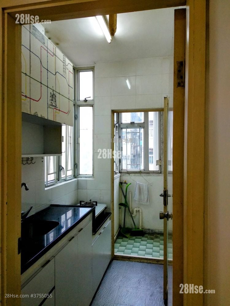 Sunny Court Sell 2 Bedrooms , 1 Bathroom 340 ft²