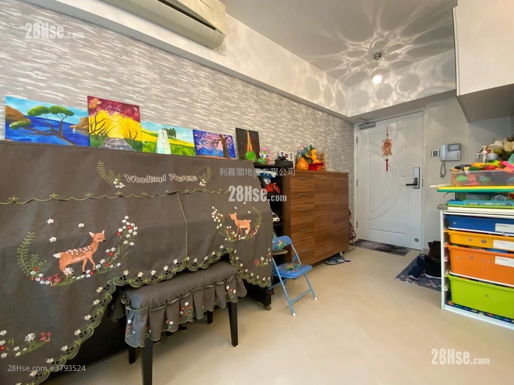 Balwin Court Sell 3 Bedrooms , 2 Bathrooms 815 ft²