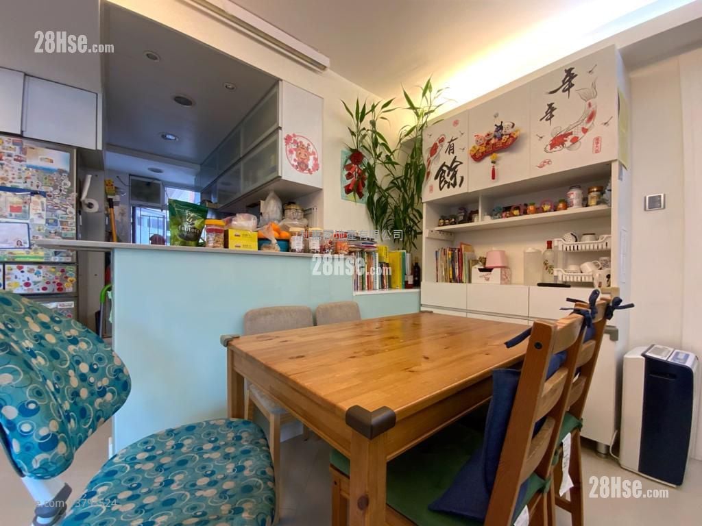 Balwin Court Sell 3 Bedrooms , 2 Bathrooms 815 ft²