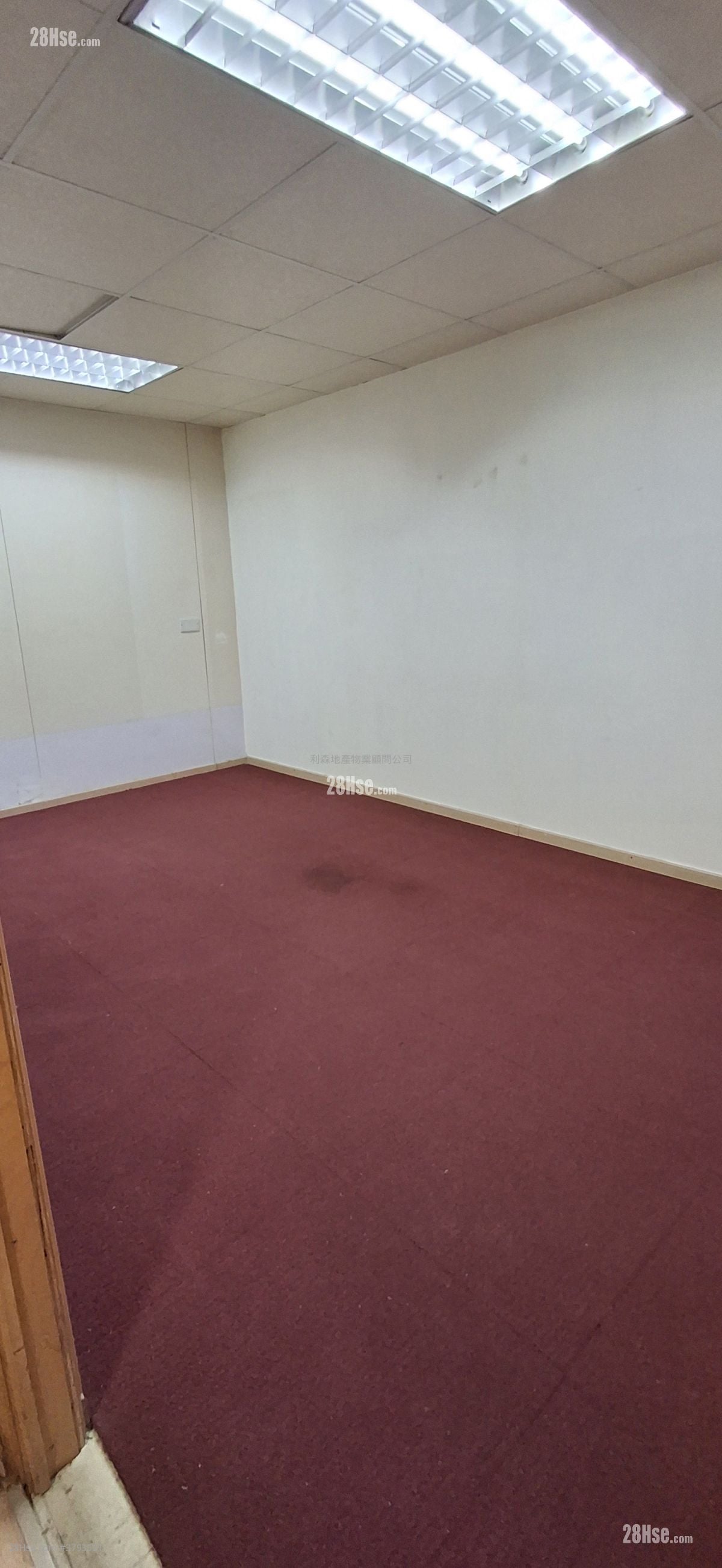 Lead On Industrial Building Rental 135 ft²