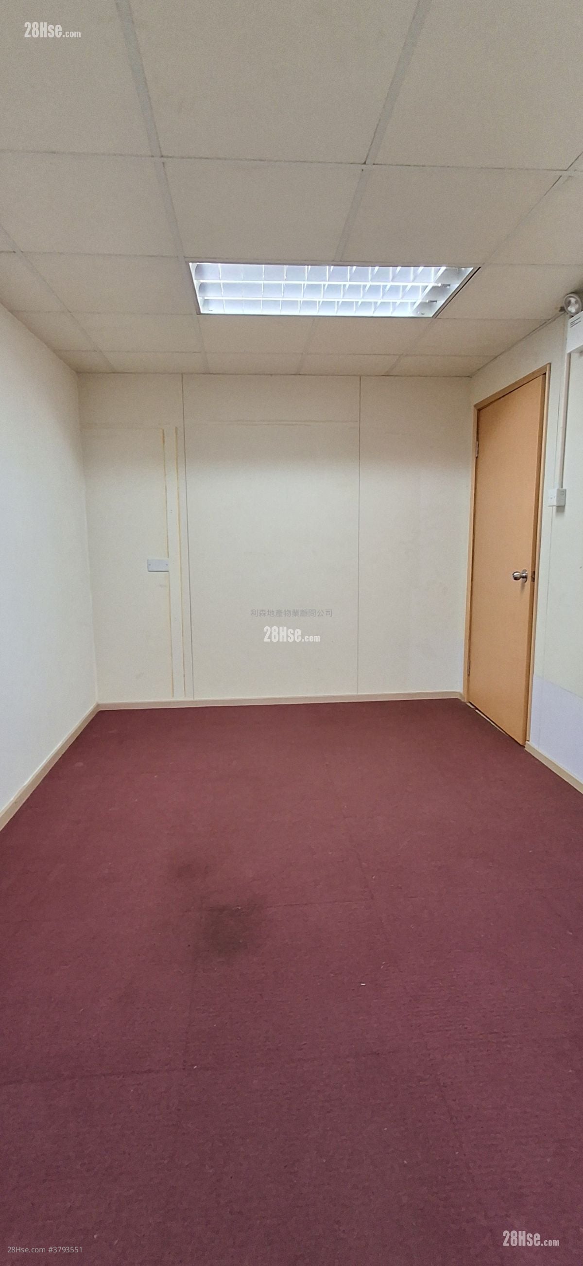 Lead On Industrial Building Rental 135 ft²