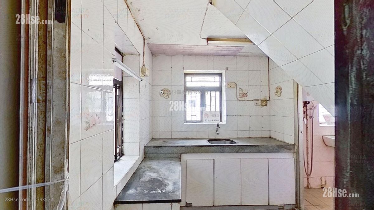 厨房: 东头围新村 售盘 2 房 , 1 浴室 431 平方尺