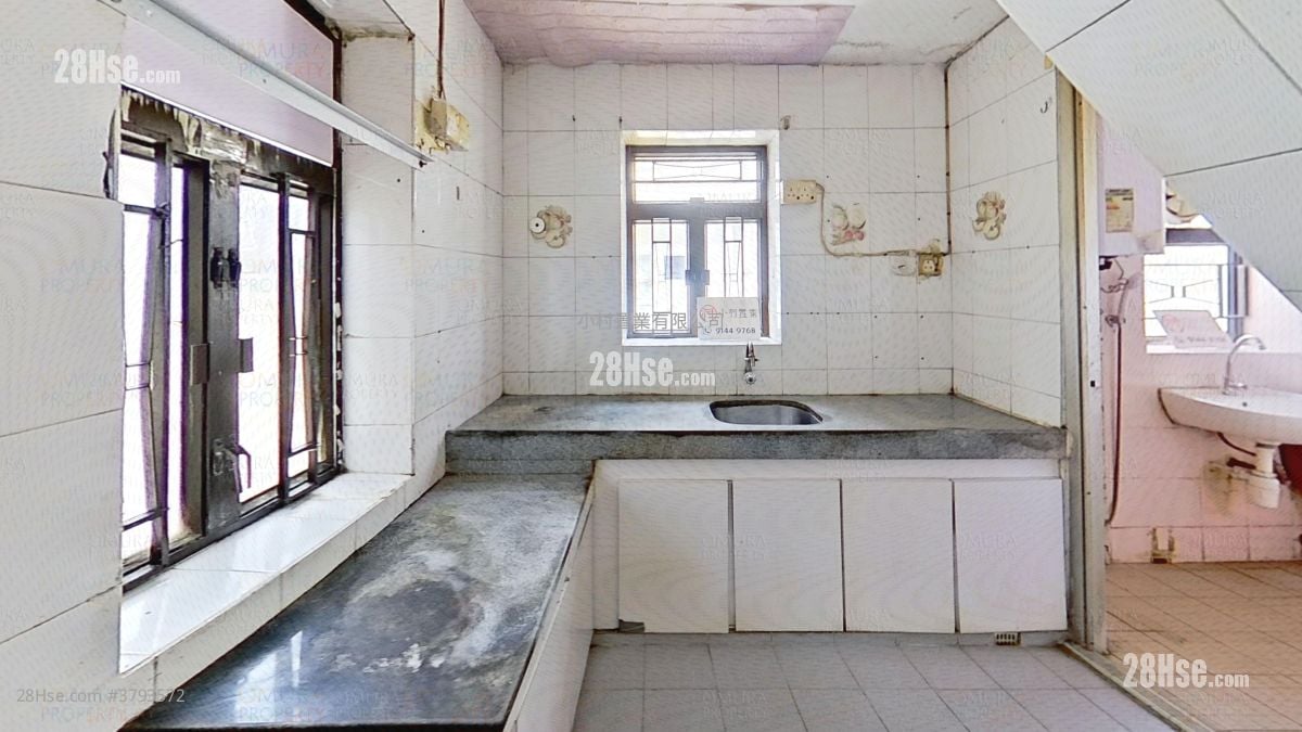 厨房: 东头围新村 售盘 2 房 , 1 浴室 431 平方尺