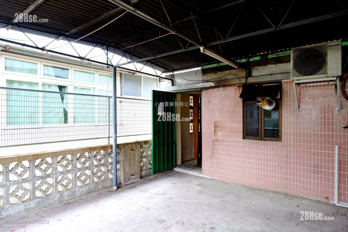 天台: 东头围新村 售盘 2 房 , 1 浴室 431 平方尺