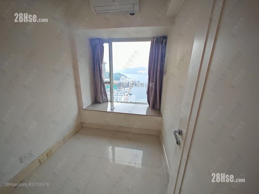 Le Prestige Sell 3 Bedrooms , 2 Bathrooms 815 ft²