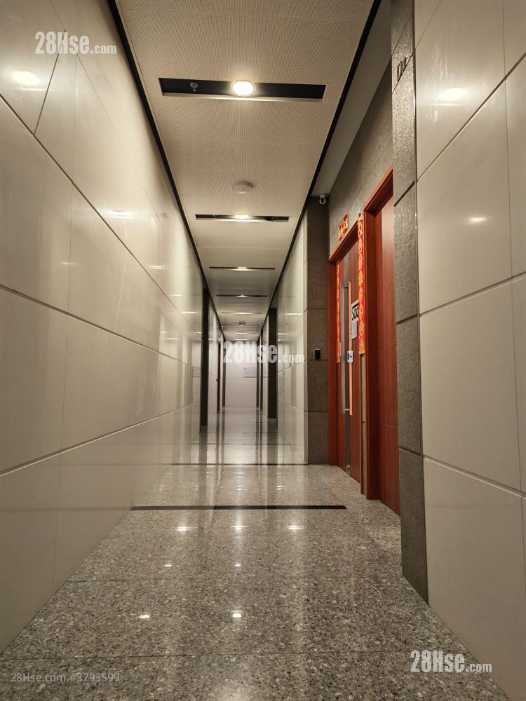 Cos Centre Rental 545 ft²