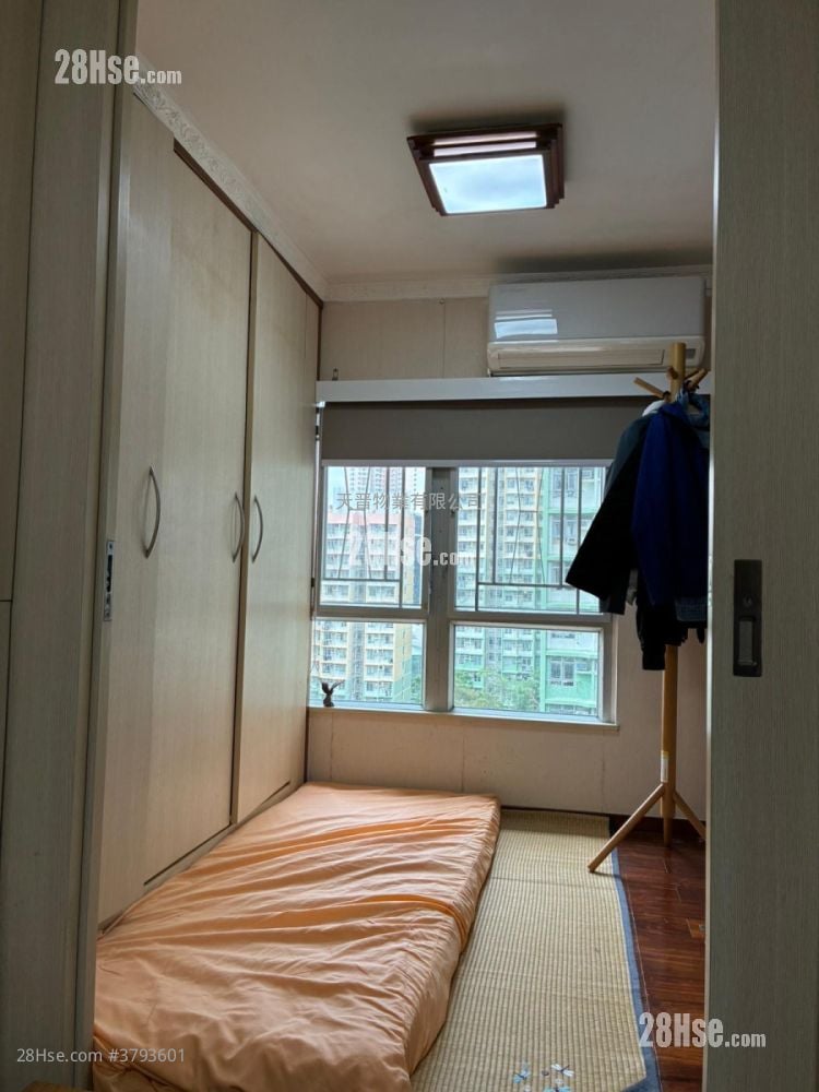 Kwun Hei Court Sell 2 Bedrooms , 1 Bathroom 432 ft²