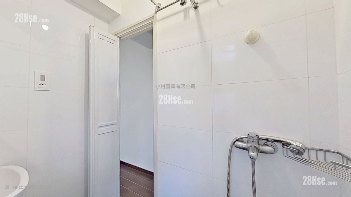 bathroom: Hong Man Mansion Rental 1 Bedroom , 1 Bathroom 408 ft²