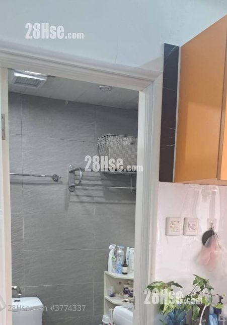 Waldorf Mansion Sell 4 Bedrooms , 2 Bathrooms 1,173 ft²