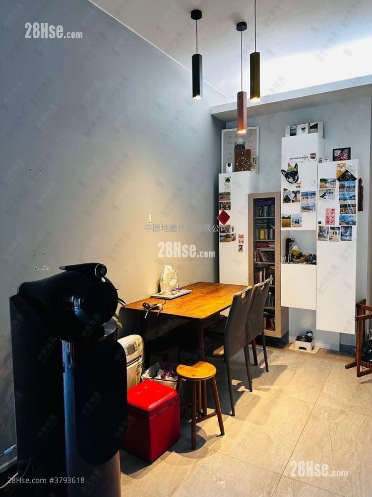 Monterey Sell 2 Bedrooms , 1 Bathroom 555 ft²