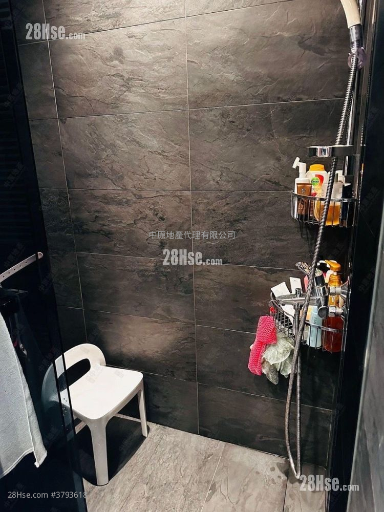 Monterey Sell 2 Bedrooms , 1 Bathroom 555 ft²