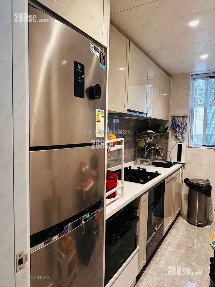 Monterey Sell 2 Bedrooms , 1 Bathroom 555 ft²