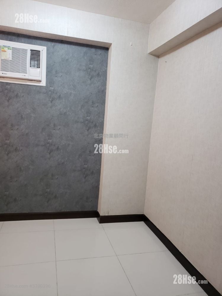 Kornhill Rental 2 Bedrooms , 1 Bathroom 461 ft²