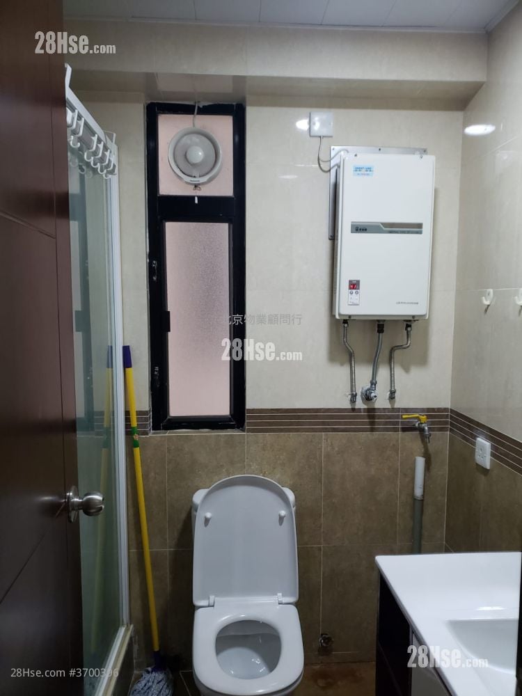 Kornhill Rental 2 Bedrooms , 1 Bathroom 461 ft²