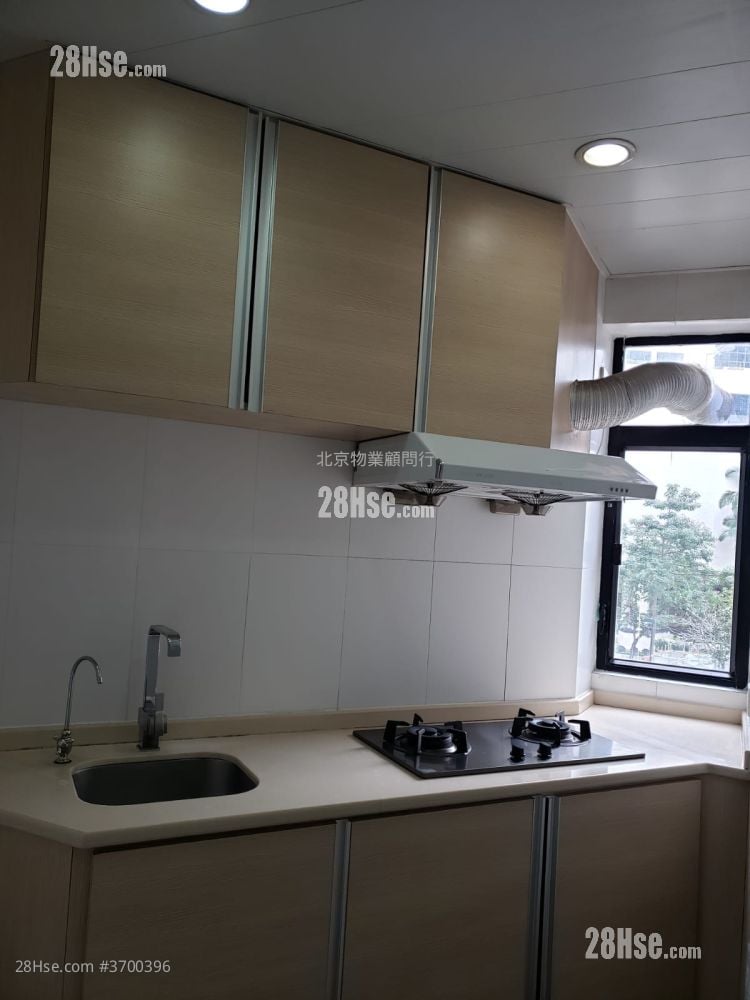 Kornhill Rental 2 Bedrooms , 1 Bathroom 461 ft²