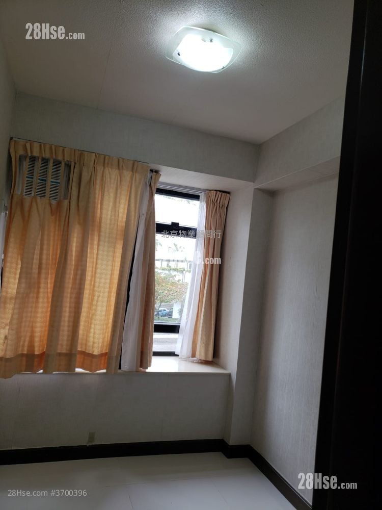 Kornhill Rental 2 Bedrooms , 1 Bathroom 461 ft²