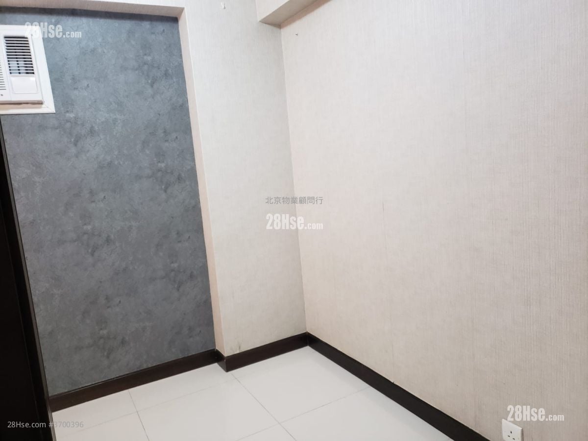 Kornhill Rental 2 Bedrooms , 1 Bathroom 461 ft²