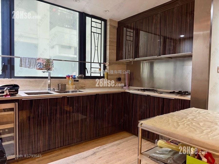 龙苑 售盘 5+ 房 2,152 平方尺