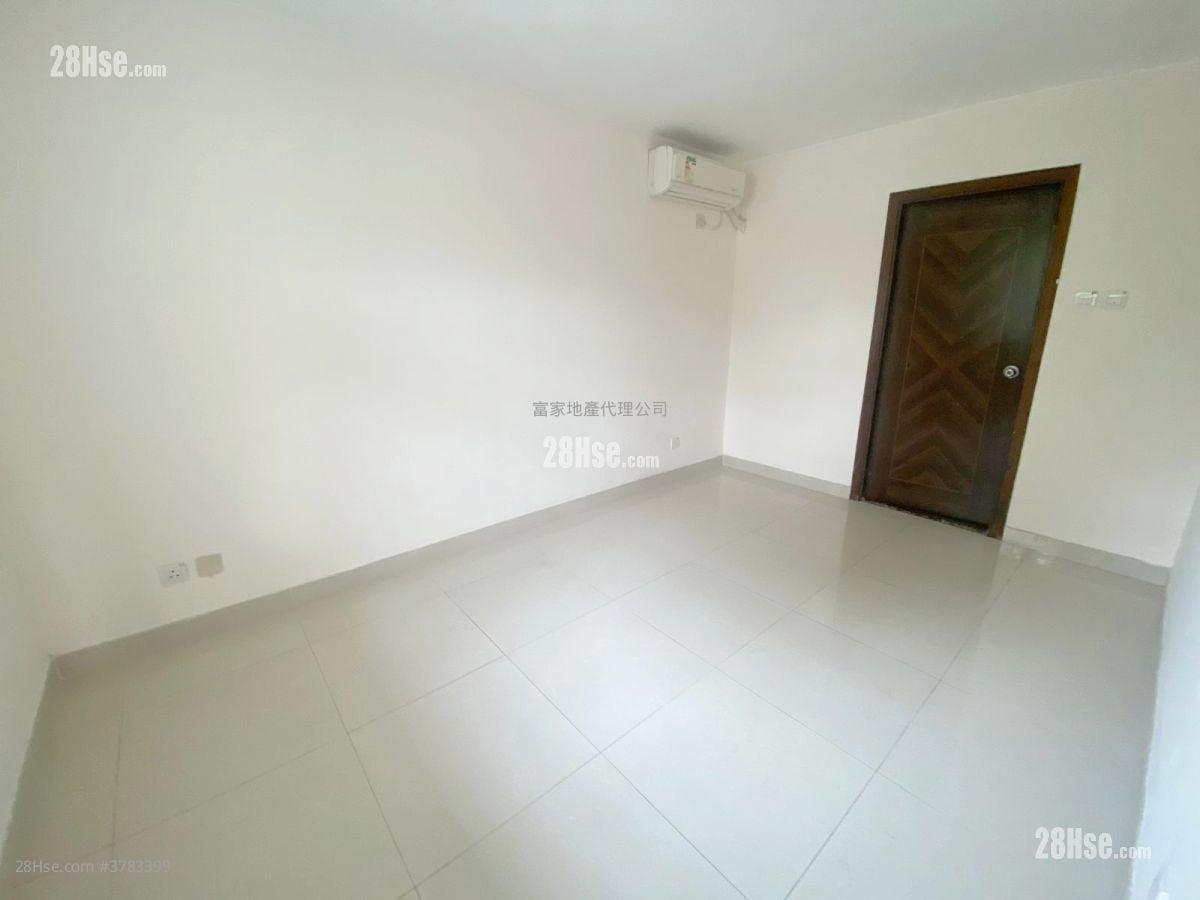 村屋 租盘 3 房 , 2 浴室 700 平方尺