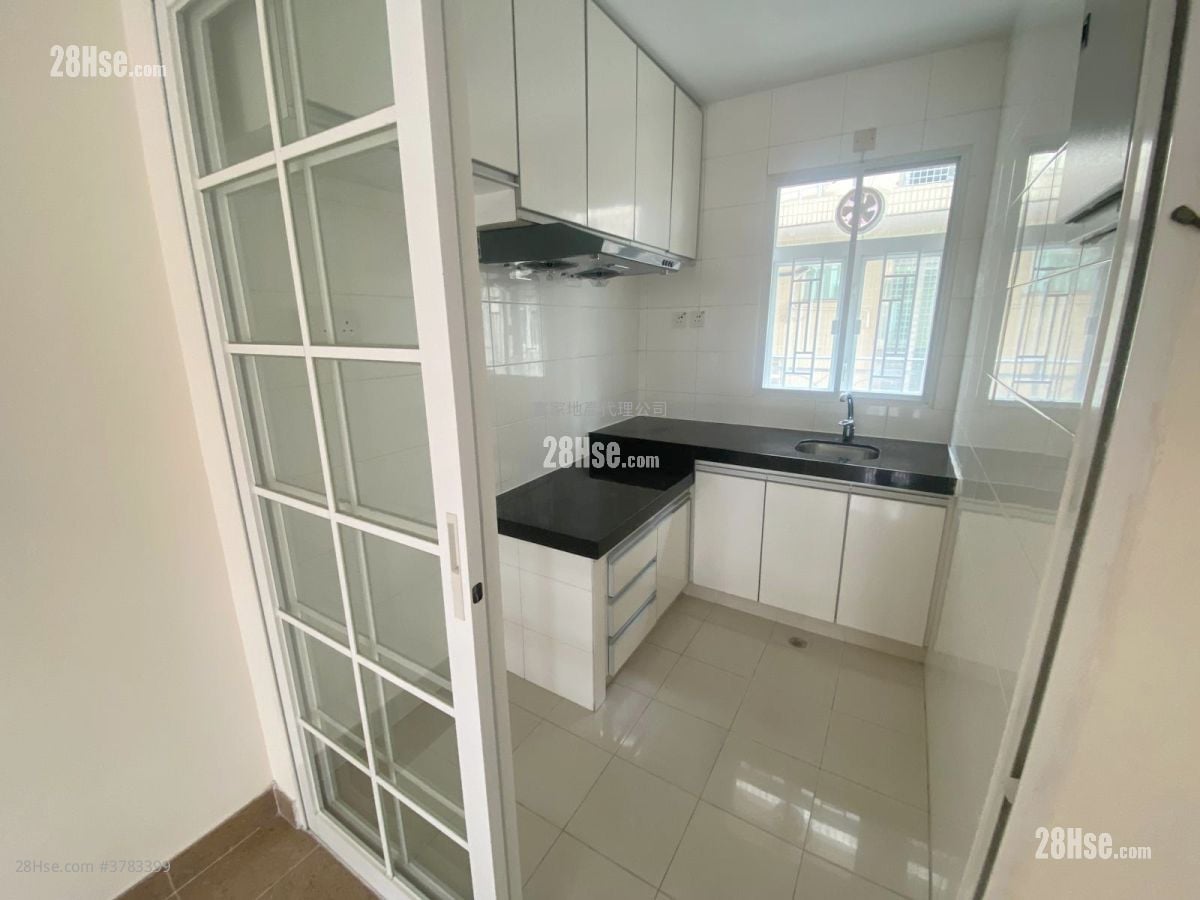 村屋 租盘 3 房 , 2 浴室 700 平方尺