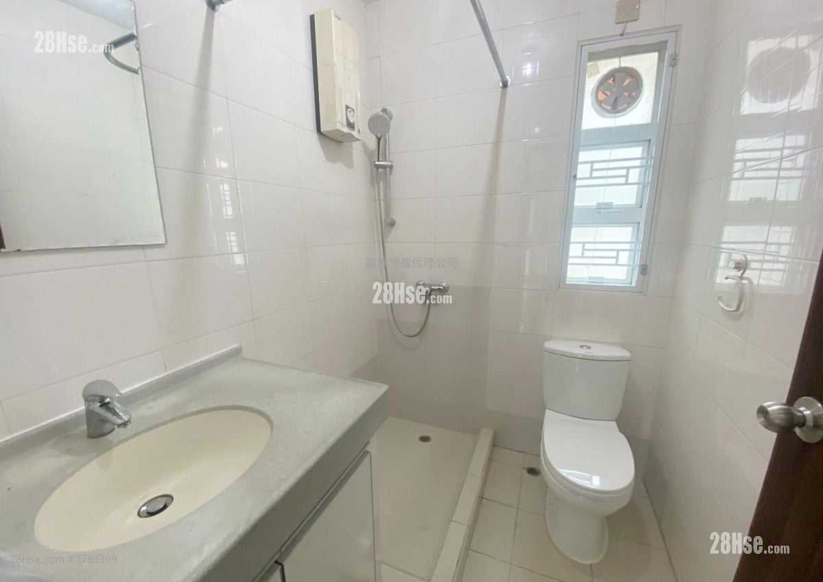 村屋 租盘 3 房 , 2 浴室 700 平方尺