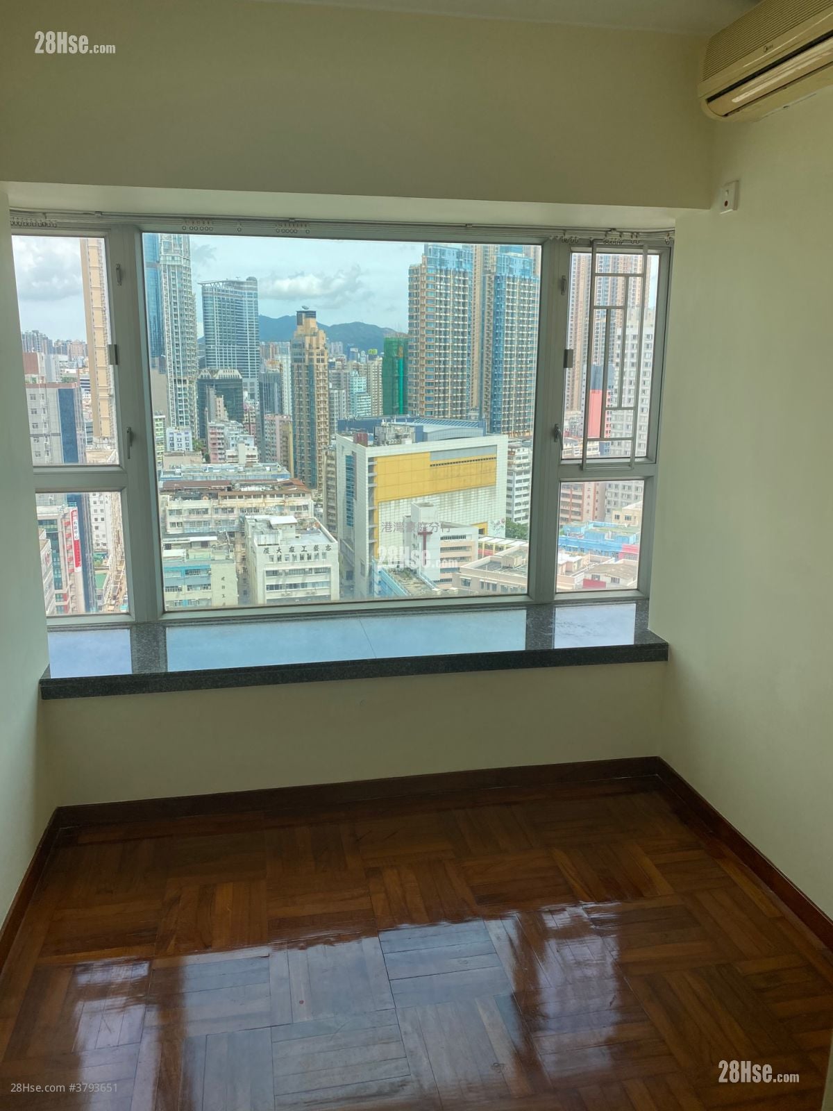 Metro Harbour View Sell 2 Bedrooms , 1 Bathroom 415 ft²