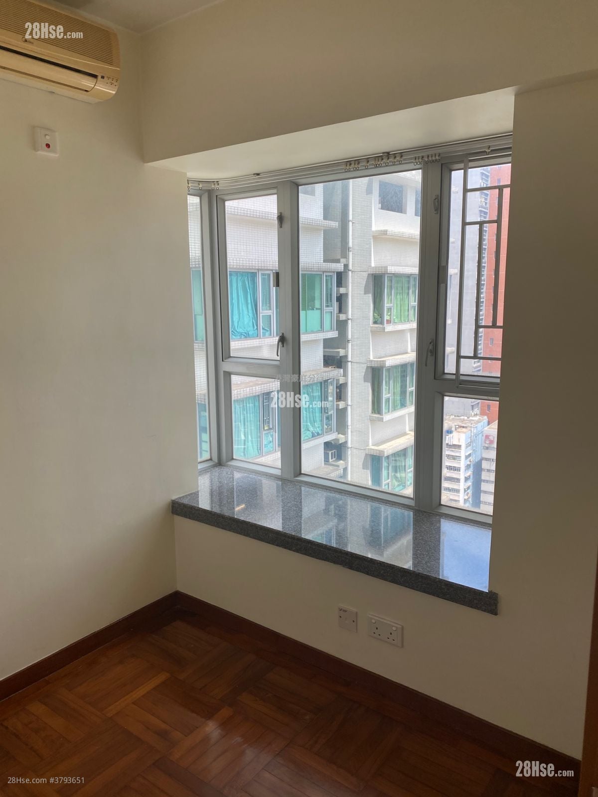 Metro Harbour View Sell 2 Bedrooms , 1 Bathroom 415 ft²