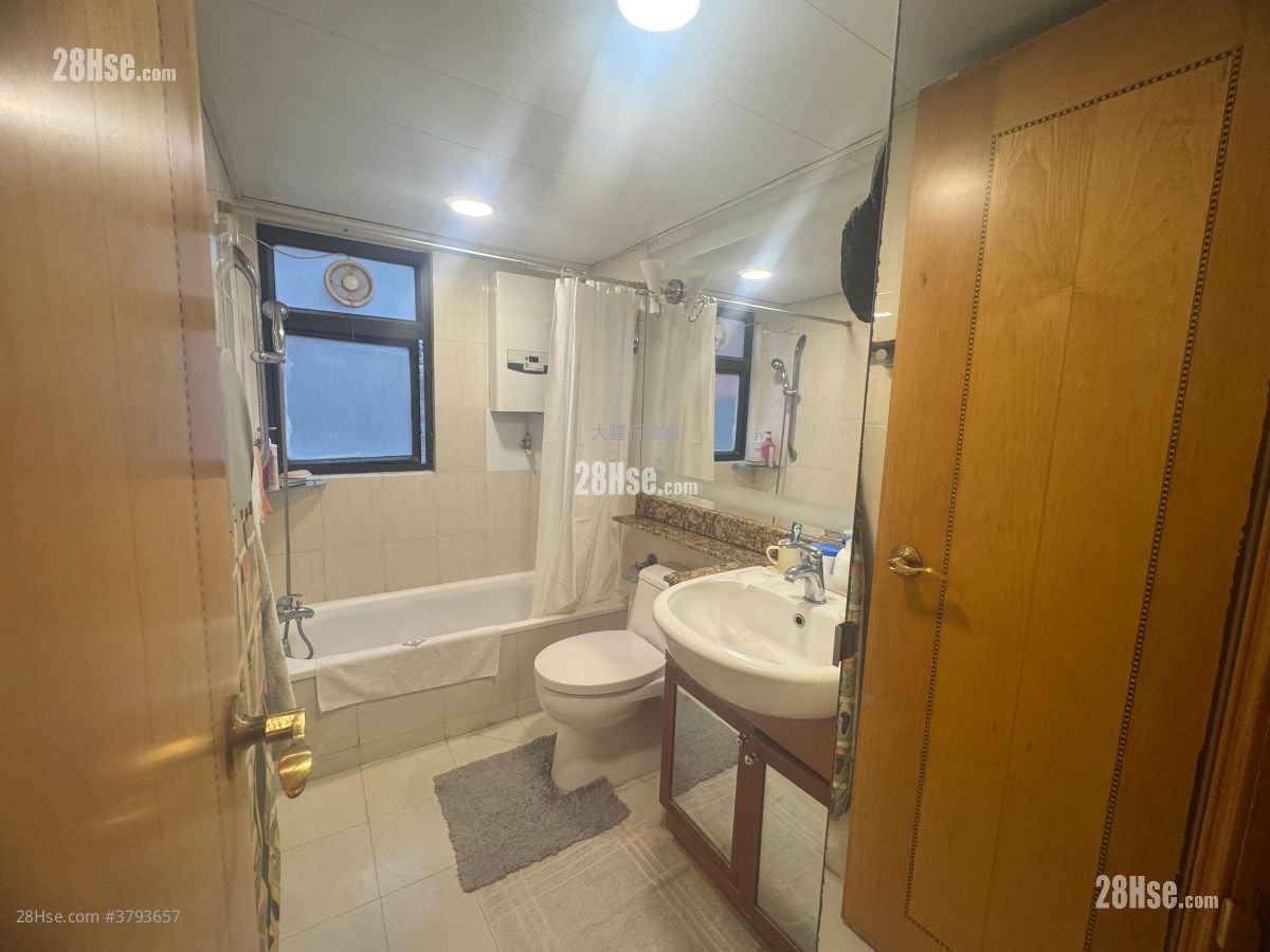 Regal Court Sell 3 Bedrooms , 2 Bathrooms 860 ft²