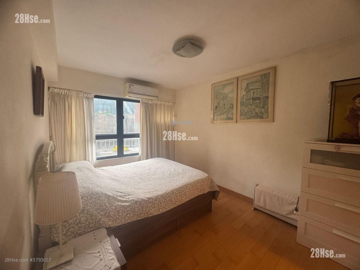 Regal Court Sell 3 Bedrooms , 2 Bathrooms 860 ft²