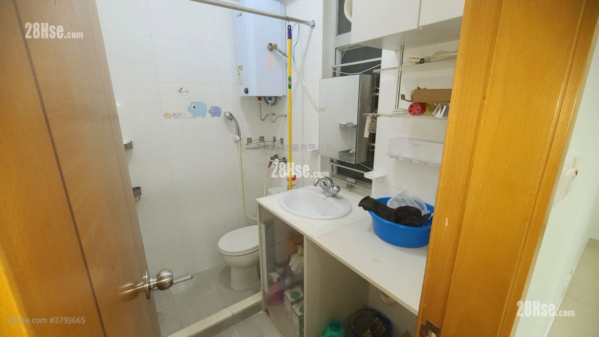 Tung Po Building Rental 2 Bedrooms , 1 Bathroom 341 ft²