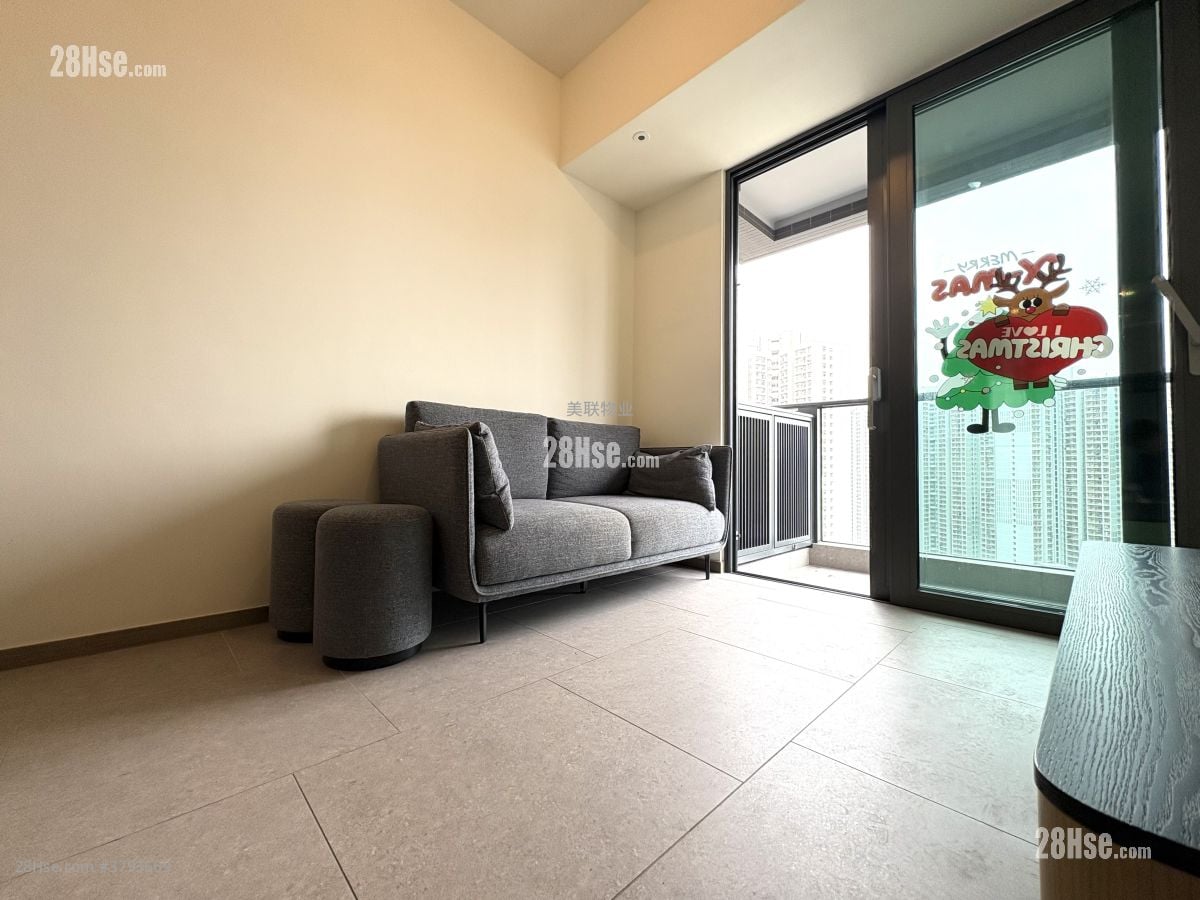 living room: Yoho West Sell 2 Bedrooms , 1 Bathroom 433 ft²