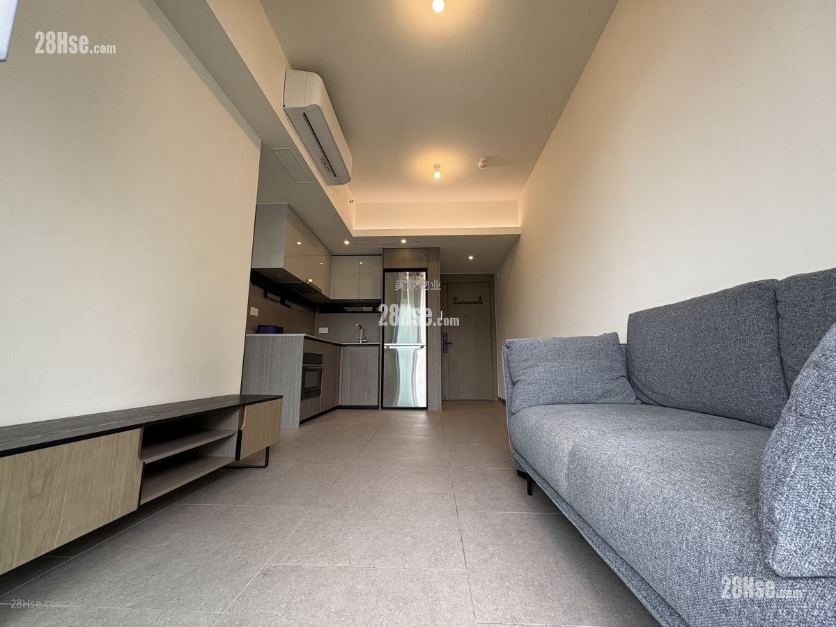 living room: Yoho West Sell 2 Bedrooms , 1 Bathroom 433 ft²