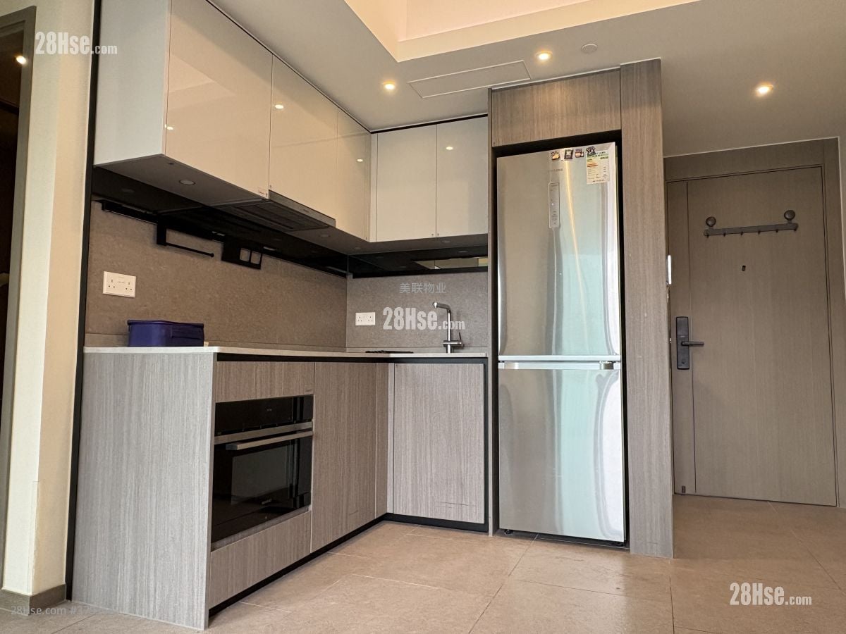 kitchen: Yoho West Sell 2 Bedrooms , 1 Bathroom 433 ft²