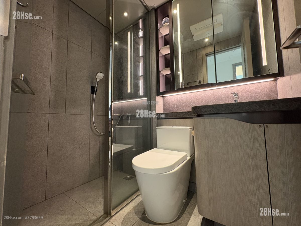 bathroom: Yoho West Sell 2 Bedrooms , 1 Bathroom 433 ft²