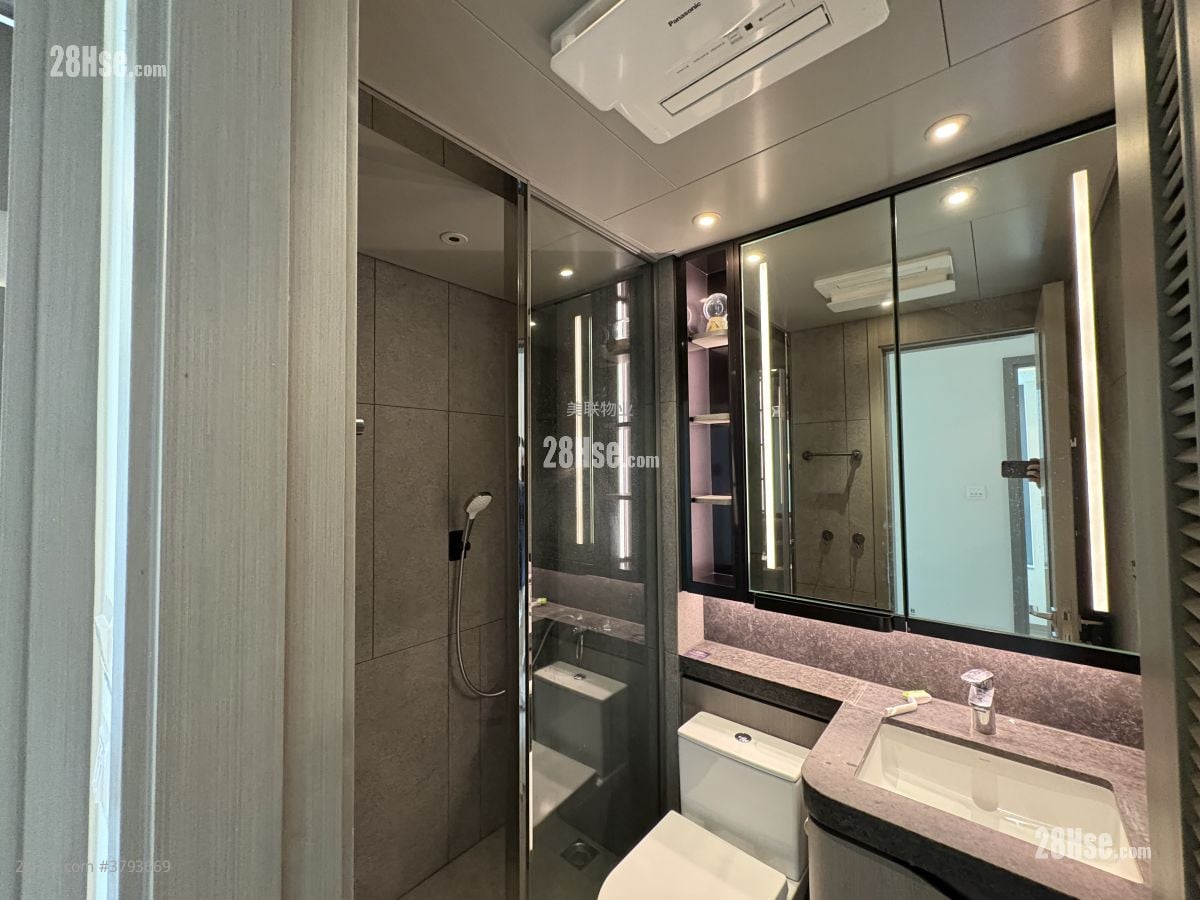 bathroom: Yoho West Sell 2 Bedrooms , 1 Bathroom 433 ft²