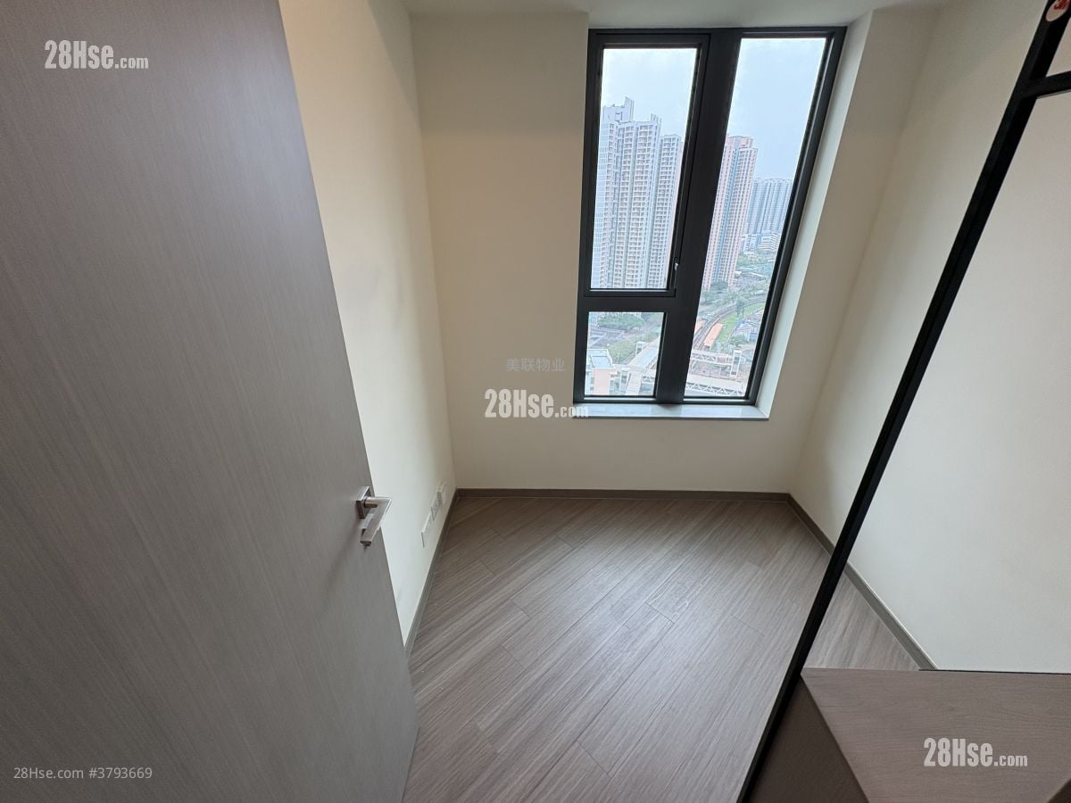 bedroom 1: Yoho West Sell 2 Bedrooms , 1 Bathroom 433 ft²