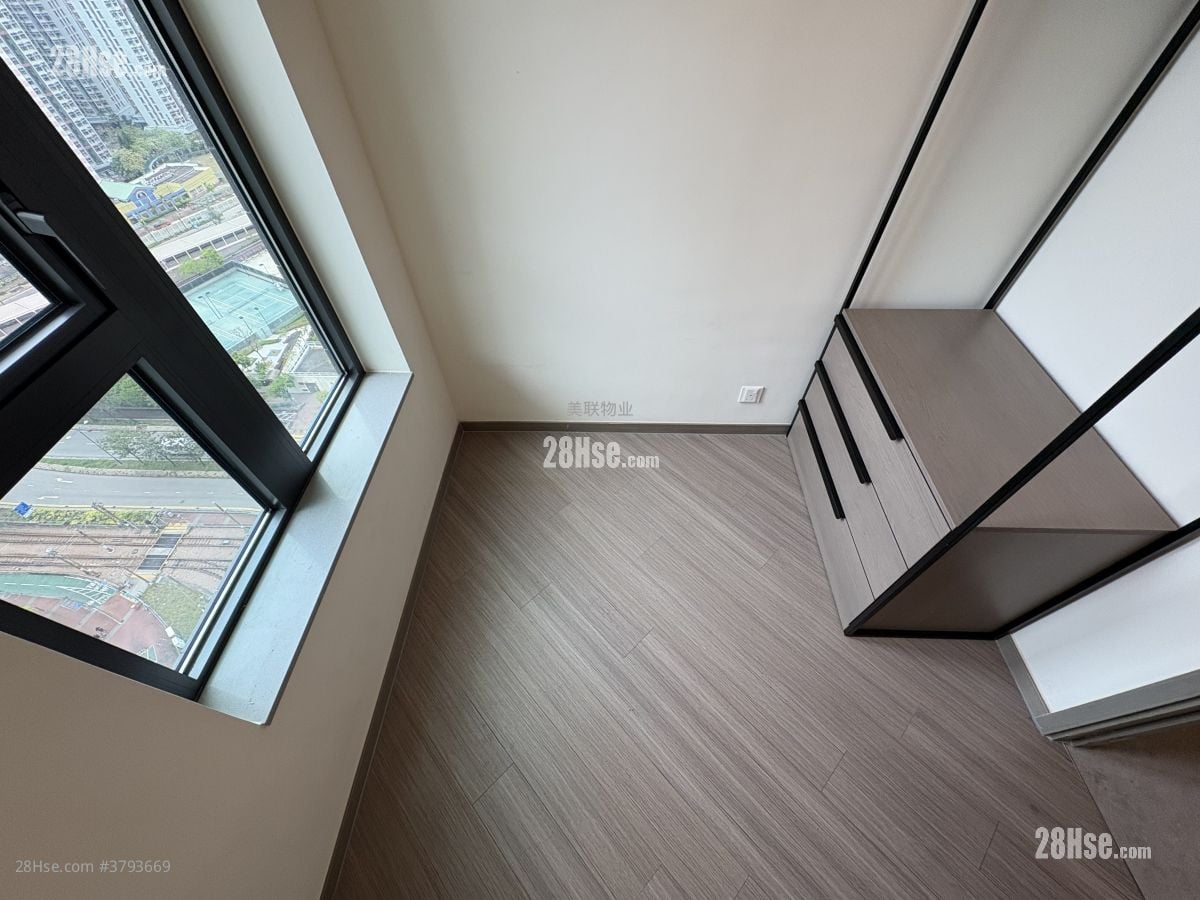 bedroom 1: Yoho West Sell 2 Bedrooms , 1 Bathroom 433 ft²