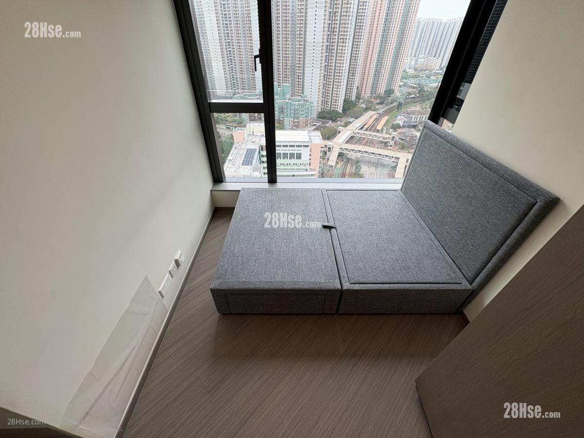 master room: Yoho West Sell 2 Bedrooms , 1 Bathroom 433 ft²